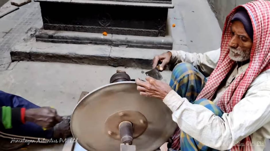 ネパールの刃物研ぎ職人さん