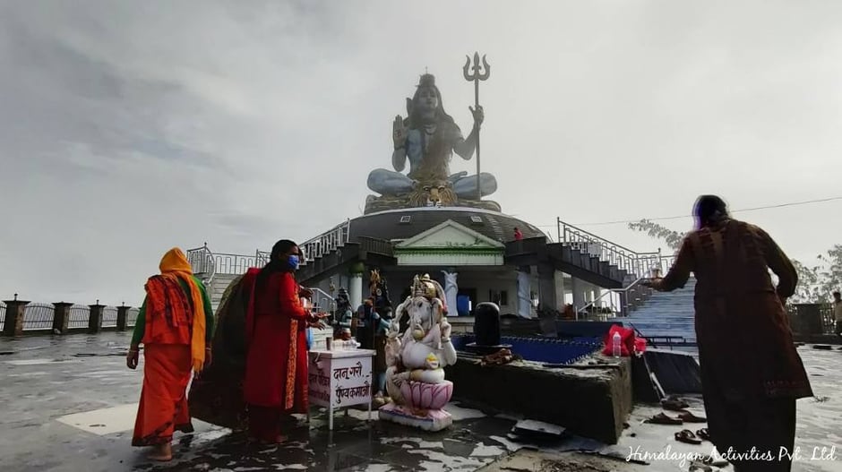 ポカラ・プンディコットのシバ神像