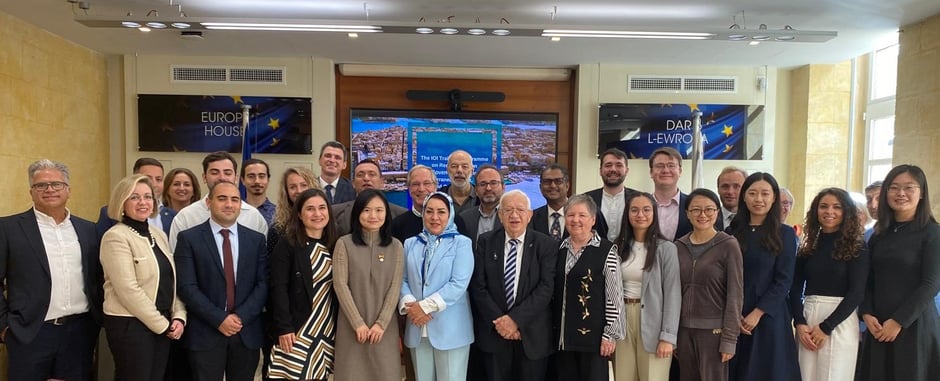 Faculty and Class of 2024 and IOI Representatives