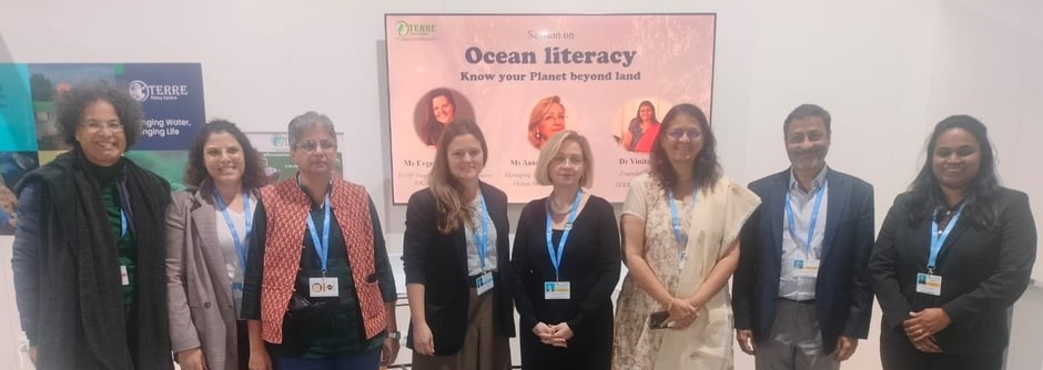 1st and 2nd from Left: Monique Pool and Zeinab Farhat; centre Evgeniia Kostianaia, A Vassallo and V Apte