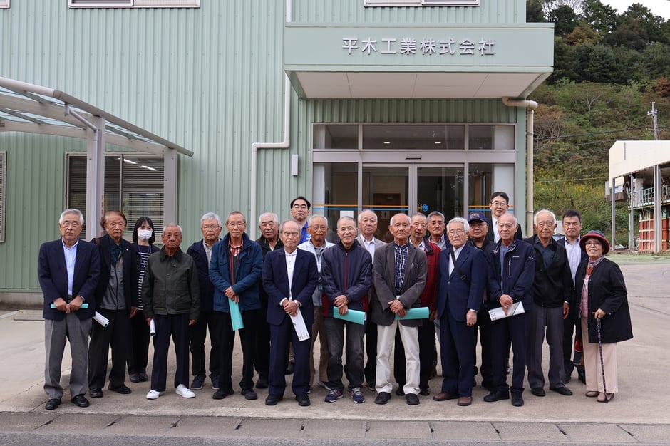 最後は本社前で集合写真撮影を行いました