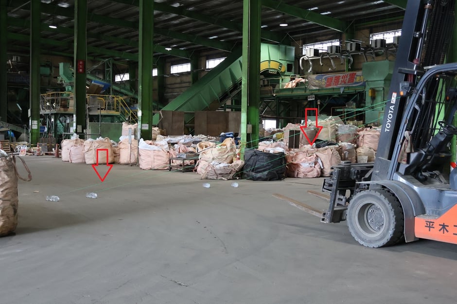 死角が分かりやすいよう細いロープが張ってあります