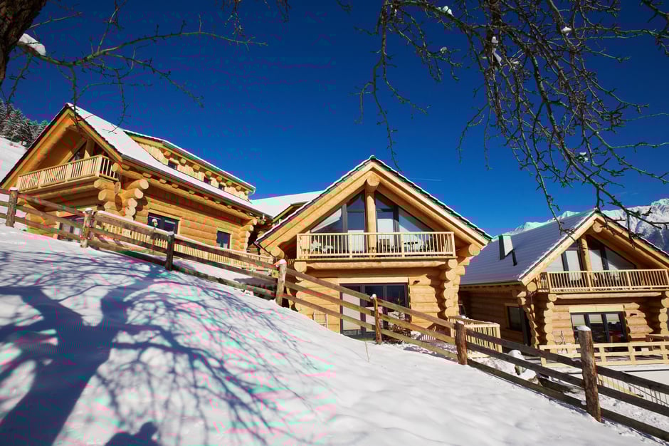 Die TyroLadis Family Relax Chalets im Winter - direkt an der Piste Fiss Ladis