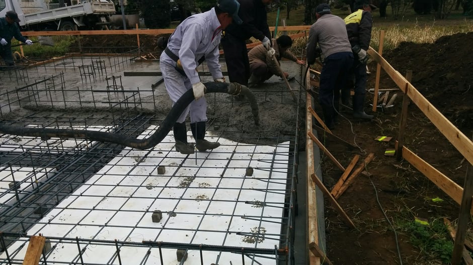 基礎断熱　コンクリート打設の様子