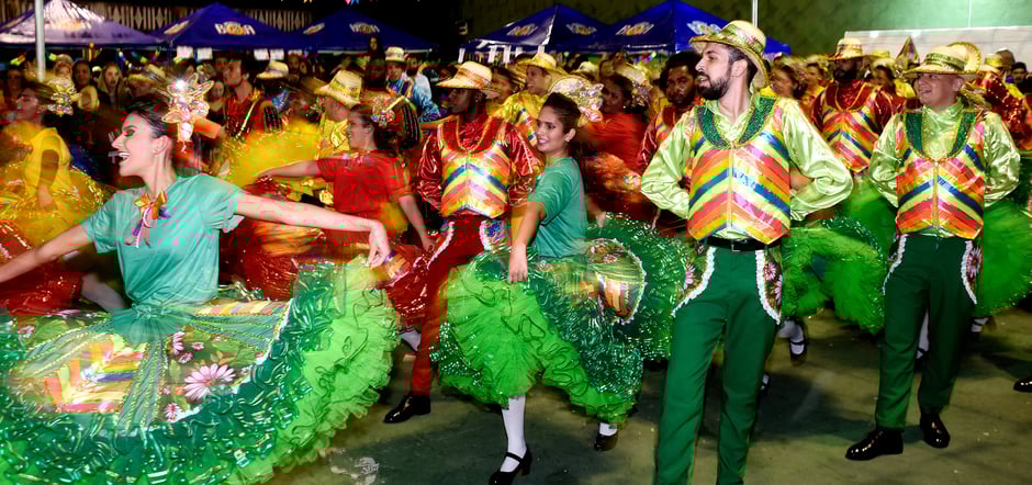 caruaru, festivais juninas, san juan, solsticio de verano, cuadrilla, danza folclórica, comida de maíz, música forró, hoguera, brasil, atracción turística