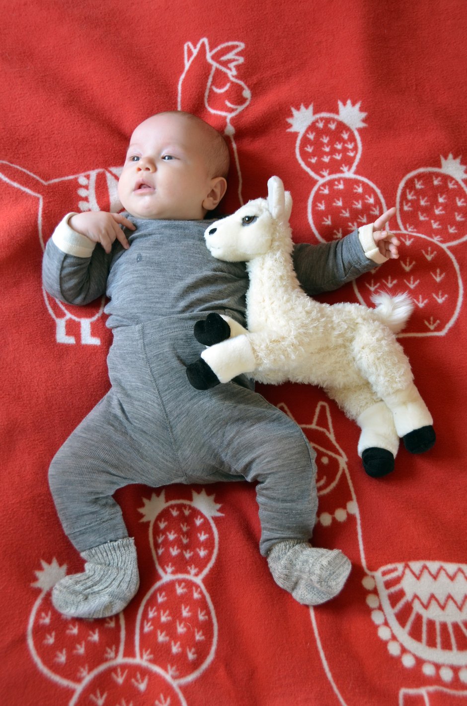 Babydecke Lina papaya mit Alpaca und Cactus Motiv aus Bio-Baumwolle fair produziert in Deutschland. Weich, kuschelig und pflegeleicht. Krabbeldecke und Geschenk zur Geburt. 