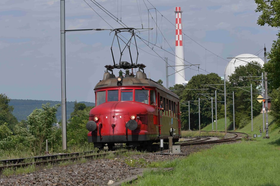 01. August roter Pfeil vor KK Leibstadt