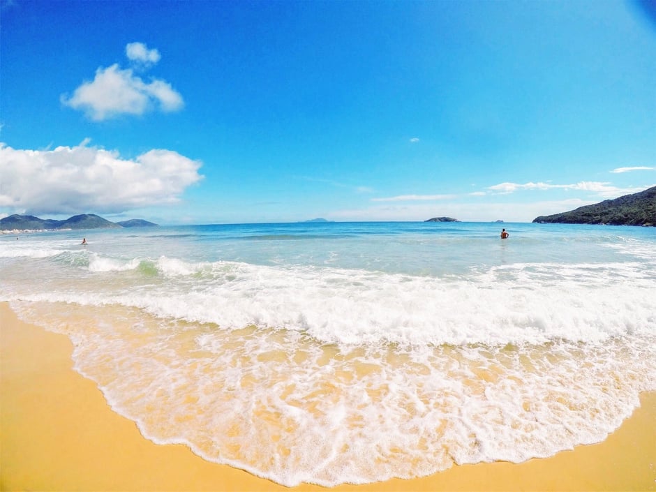 Traumhafte Strande und kristallklares Wasser sind gut für die Psyche von Vater und Sohn.