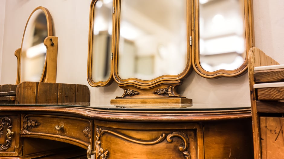 Wood & Light Antique