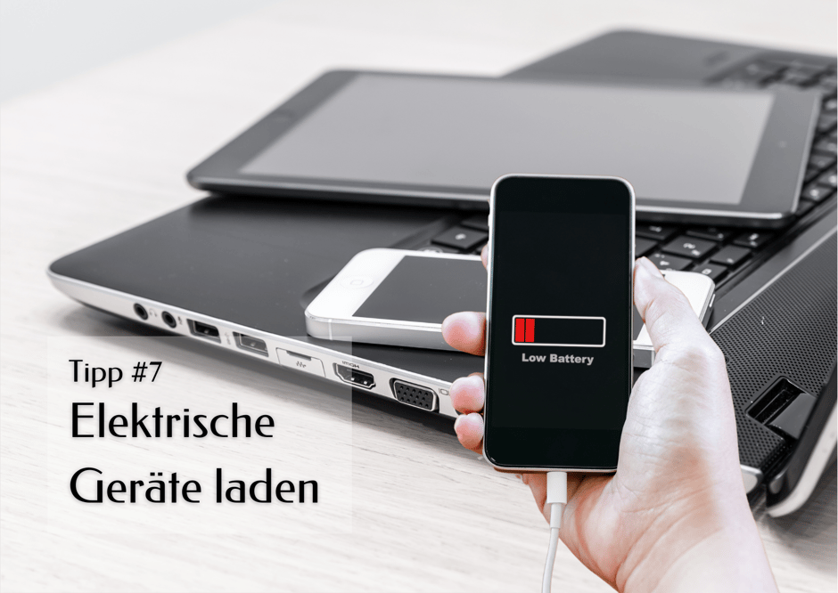 Elektronische Geräte im Hotelzimmer ohne Adapter laden.