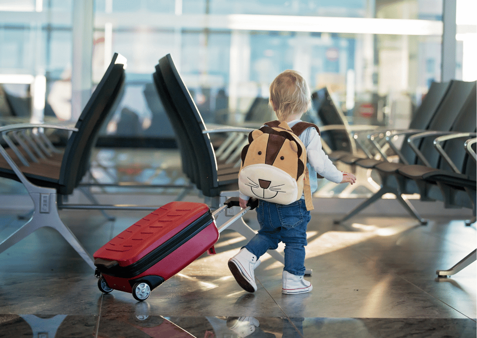 Flughafen mit Kindern reisegepäck