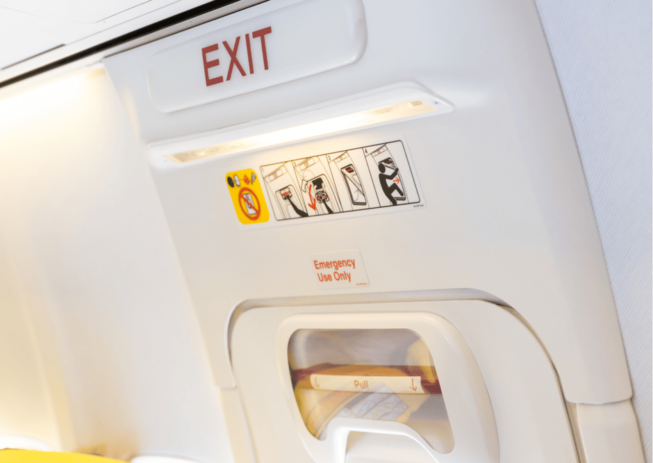 Beinfreiheit am Notausgang.