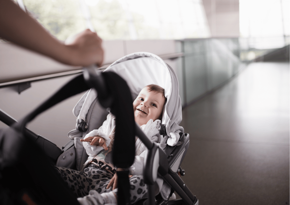 Kinderwagen Buggy Flugzeug fliegen