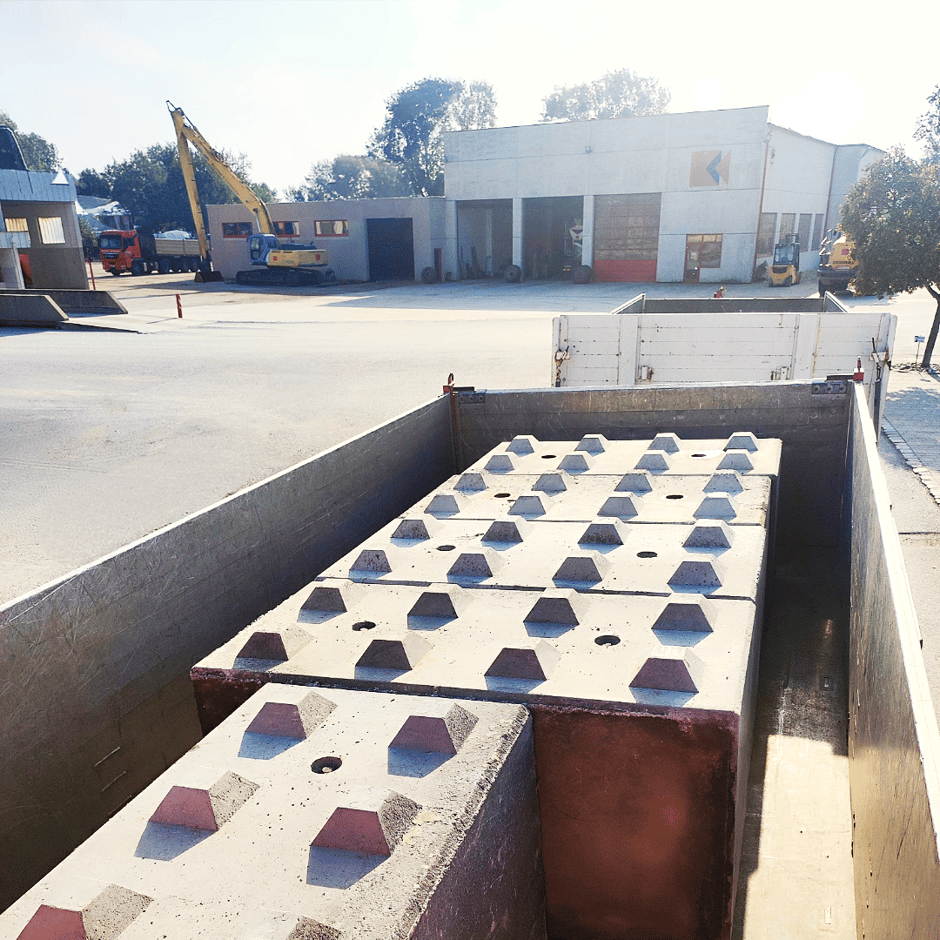 Transport Quick Blöcke Beton Legostein Betonblock Betonwürfel Hochwasserschutz Stützmauer Trennwand Einfassungsstein Mönchhof