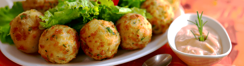 essen in brasilien, snack, streetfood, fischspezialitäten, grill rezepte, tropische früchte, cashewnüsse, recife, brasilien, regionale gerichte, bolinhos de bacalhau