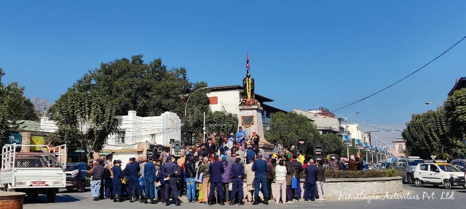 ダルバールマルグ・マヘンドラ元国王の像