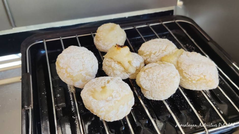 手作り餅、ぷーっとふくらみました