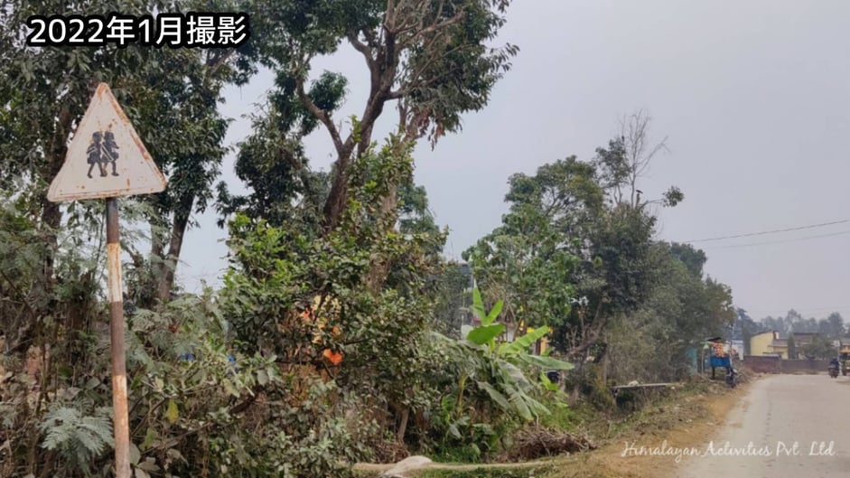 マヘンドラハイウェイ西部の手書き標識