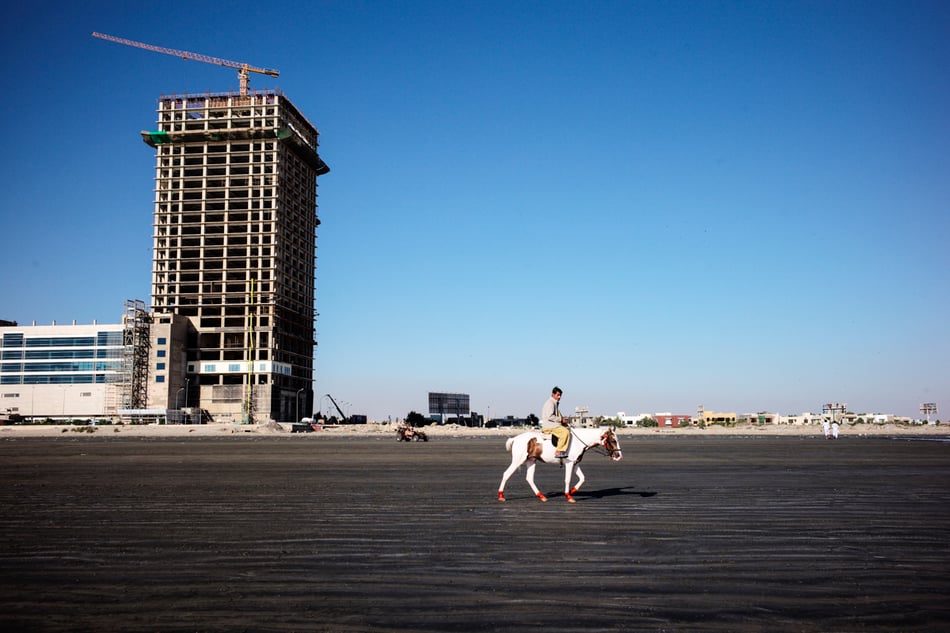 © François Struzik - simply human - Clifton beach, Karachi - Pakistan