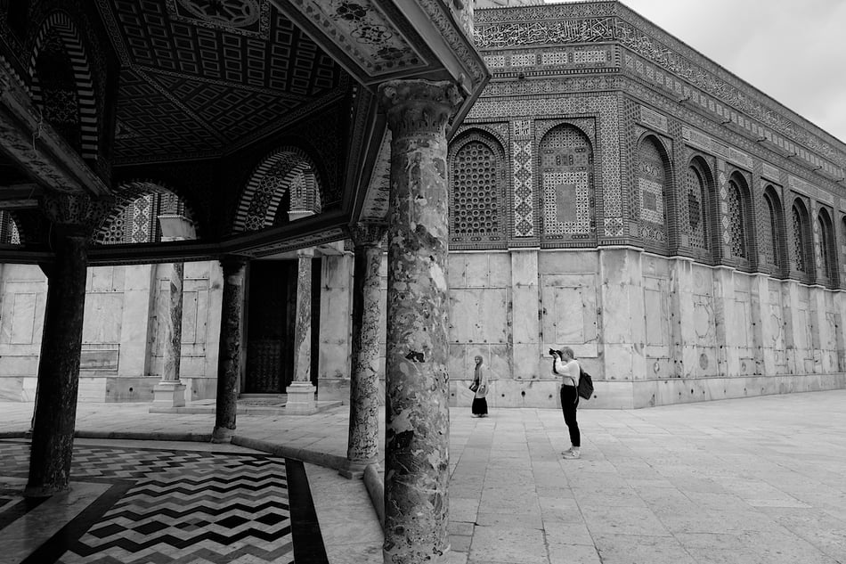 Olga au travail sur l'esplanade des mosquées, Jerusalem.