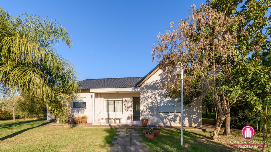 Carina Rossier Inmobiliaria vende casa en Villa Elisa, Entre Ríos.