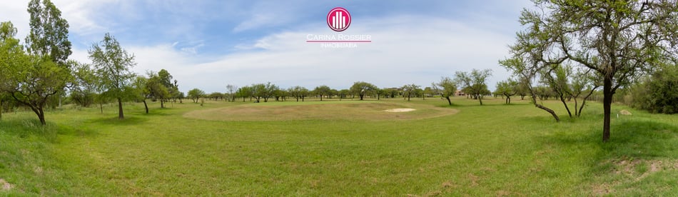 Carina Rossier Inmobiliaria vende lotes en Club de Campo Los Bretes, Colón, Entre Ríos. En esta imagen se puede observar parte de la cancha golf que posee el barrio.
