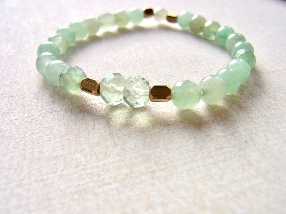 Edelsteinarmband aus hellgrünen Aventurin und grünen Fluorit Steinen