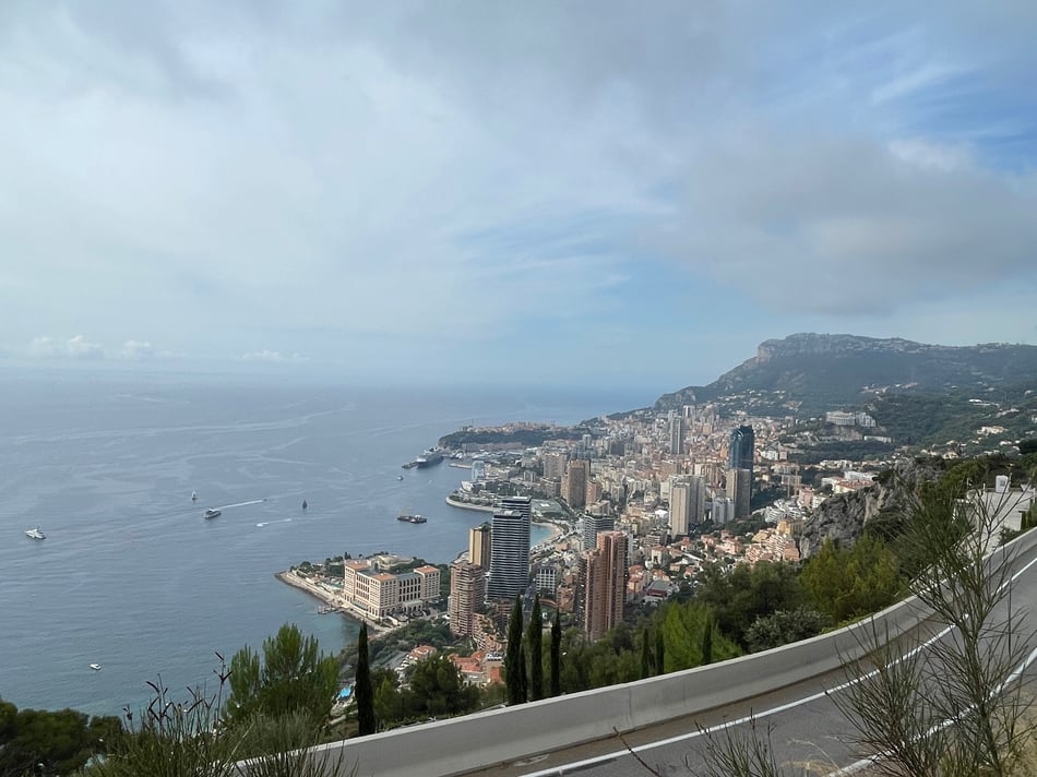 Monaco: Das einzige, was hier für das Portemonnaie ein Witz ist, ist der Steuerbescheid