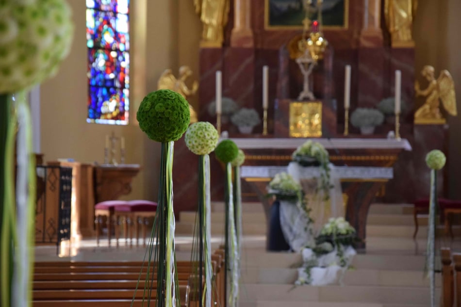 Hochzeit - Kirche Blumen Kugel
