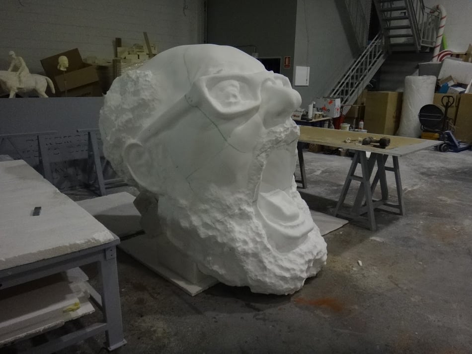 escultura de cabeza GIGANTE