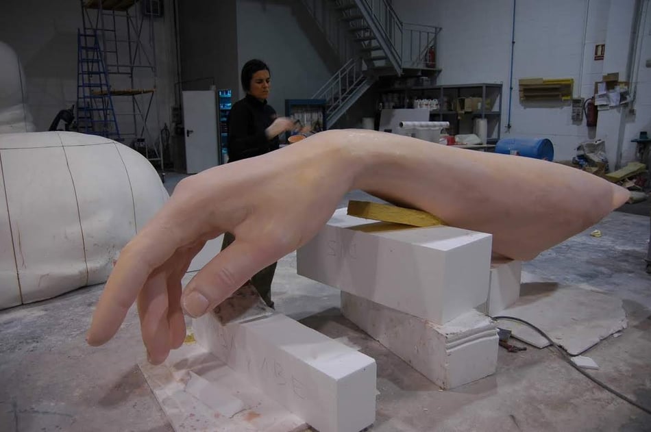 mano - brazo gigante, en nuestro taller