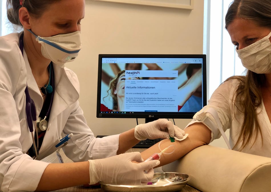 Dr. Stephanie Kail, Ärztin für Allgemeinmedizin - Blutabnahme Covid-19-Antikörpertest