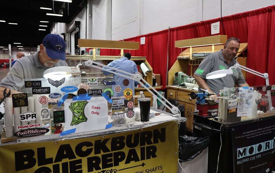 開場中フル回転のリペアブース