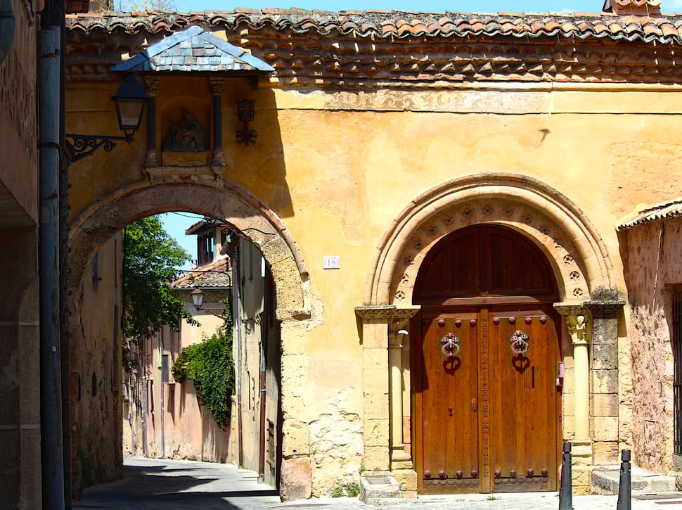 Puerta de la Claustra que daba entrada al barrio