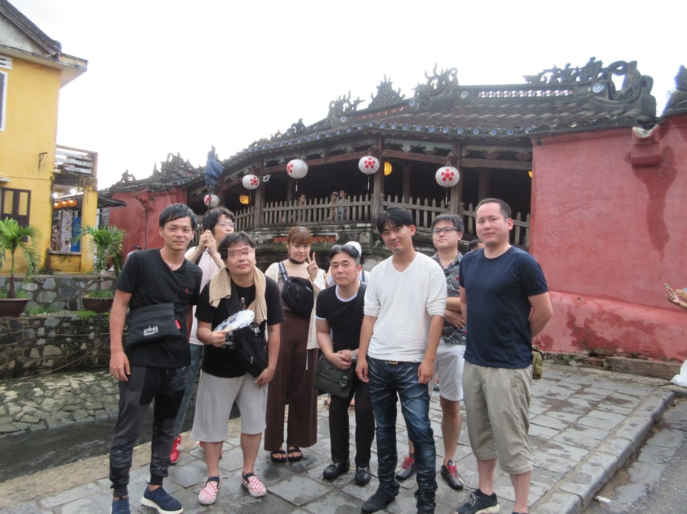 日本橋前で集合写真