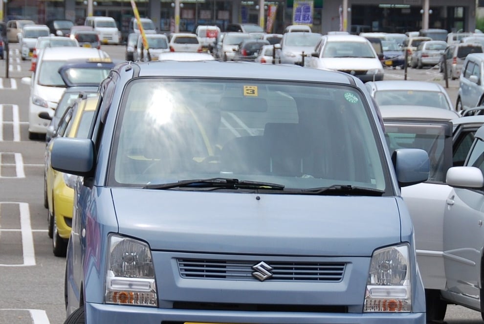 フロントガラスに反射する西日