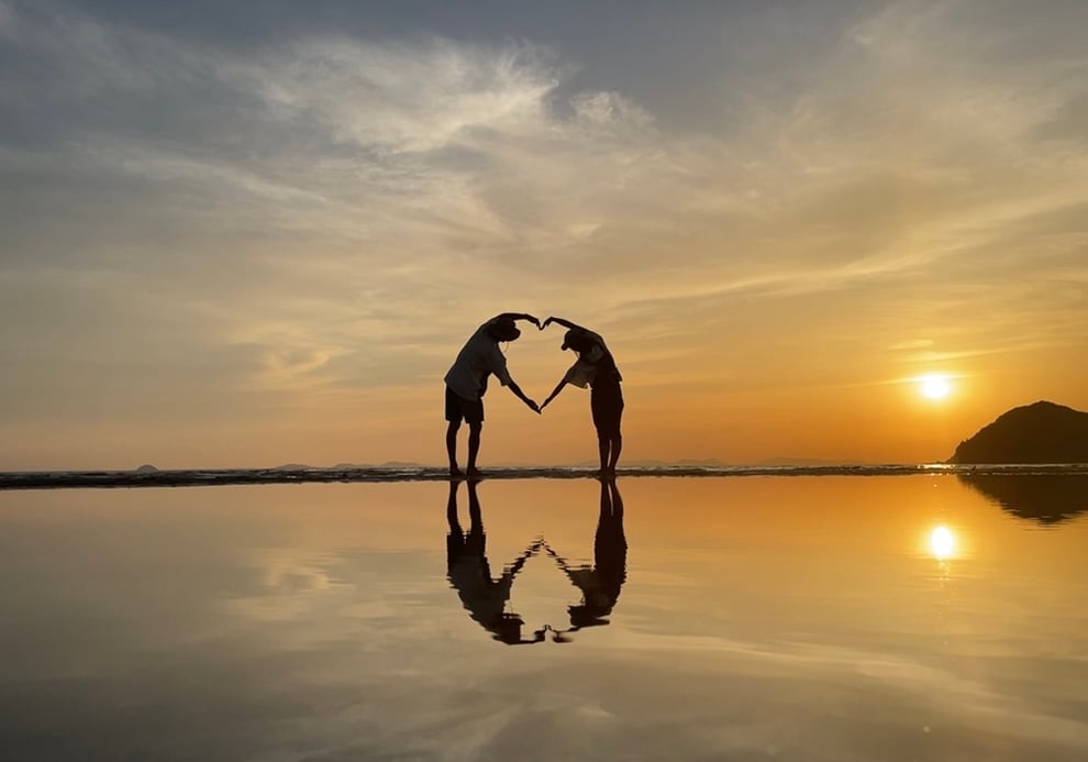 ウユニ湖のカップル