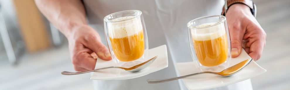KochSuite Freiburg Kochkurs Weihnachtsmenü Suppencappucino im Glas