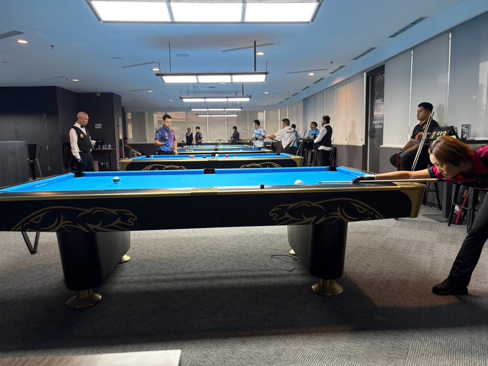 シュートアウトを撞く丸岡文子。撮影：佐原弘子