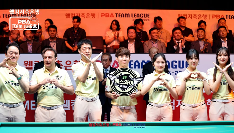 SY BUILDERSのメンバー。「師」のサンチェスは左2　© 2024 PBA