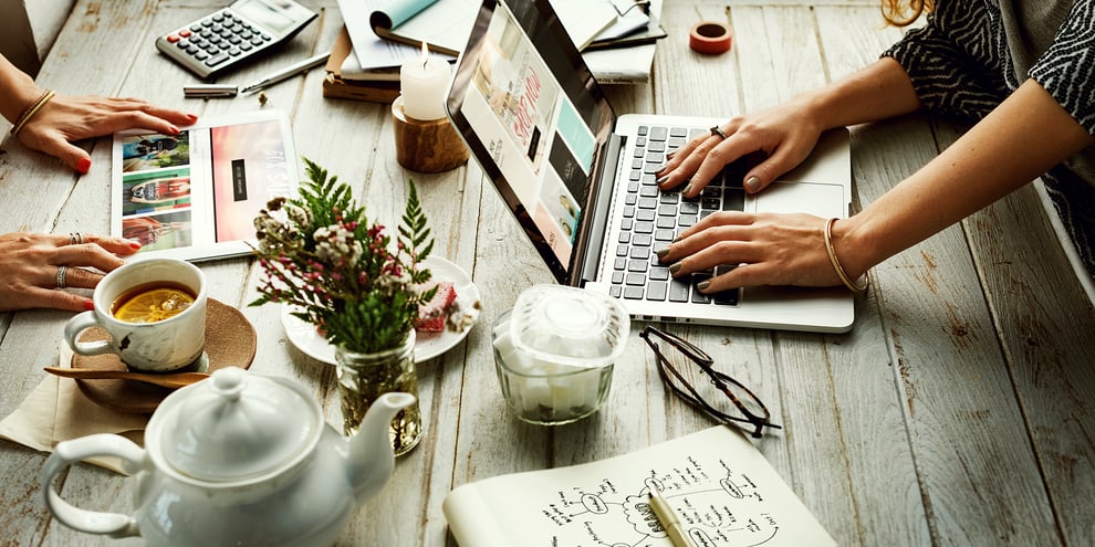 blog over droughtlander, outlander, huisstijl en zomer kleurentrends