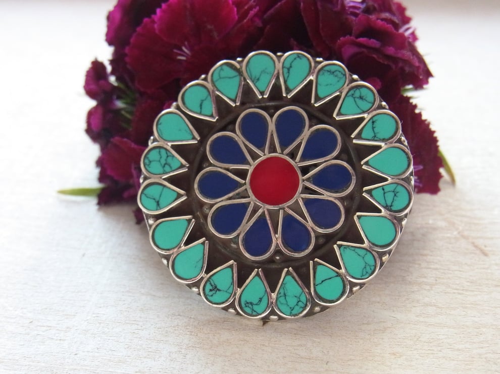 Kettenanhänger Mandala aus Türkis Lapislazuli und Koralle