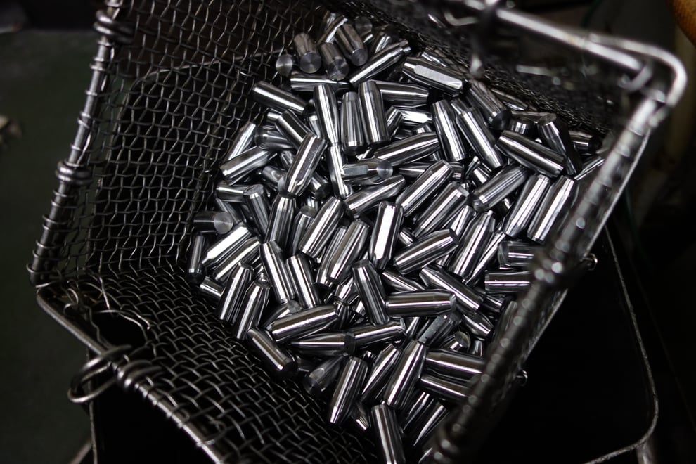 工場で研磨された部品の写真です。