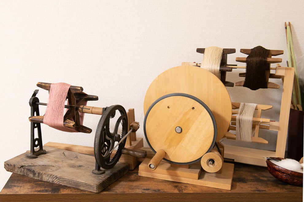 ▲ 機織りの小道具がずらり