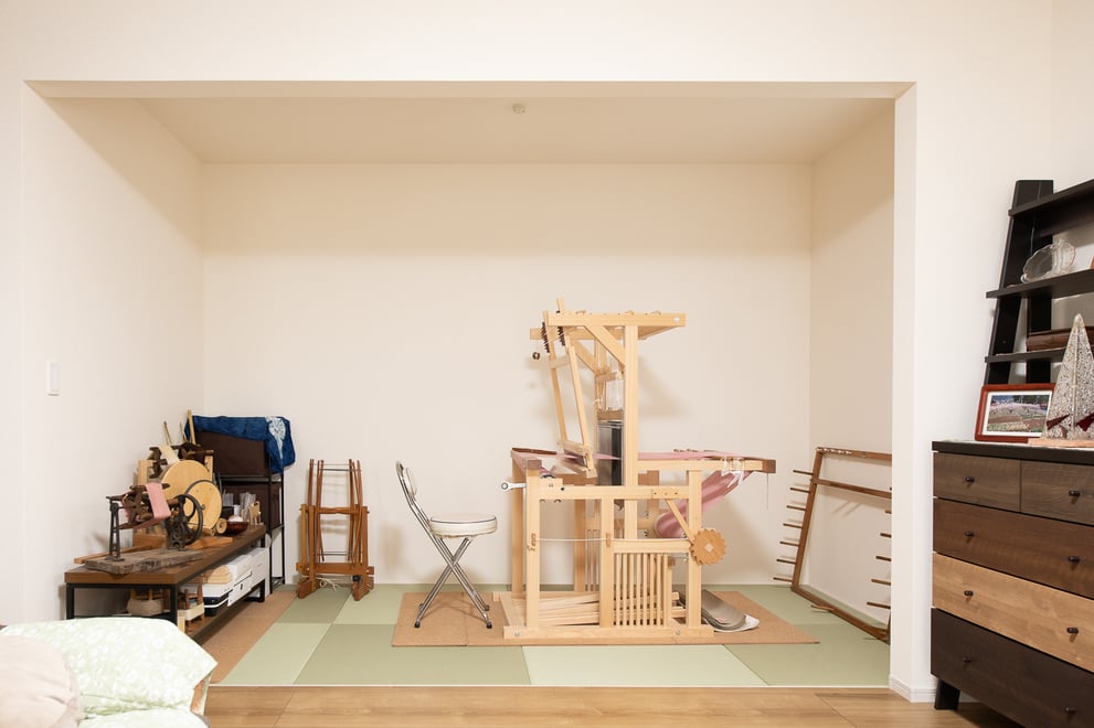 ▲ リビングとひと続きの手仕事場