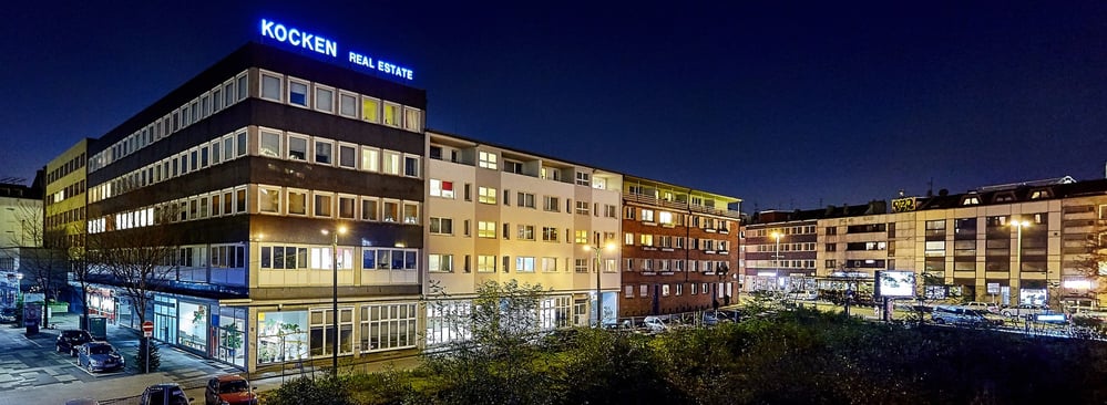 Frank Kocken Real Estate - beleuchteter Einzelbuchstabenschriftzug auf Dach